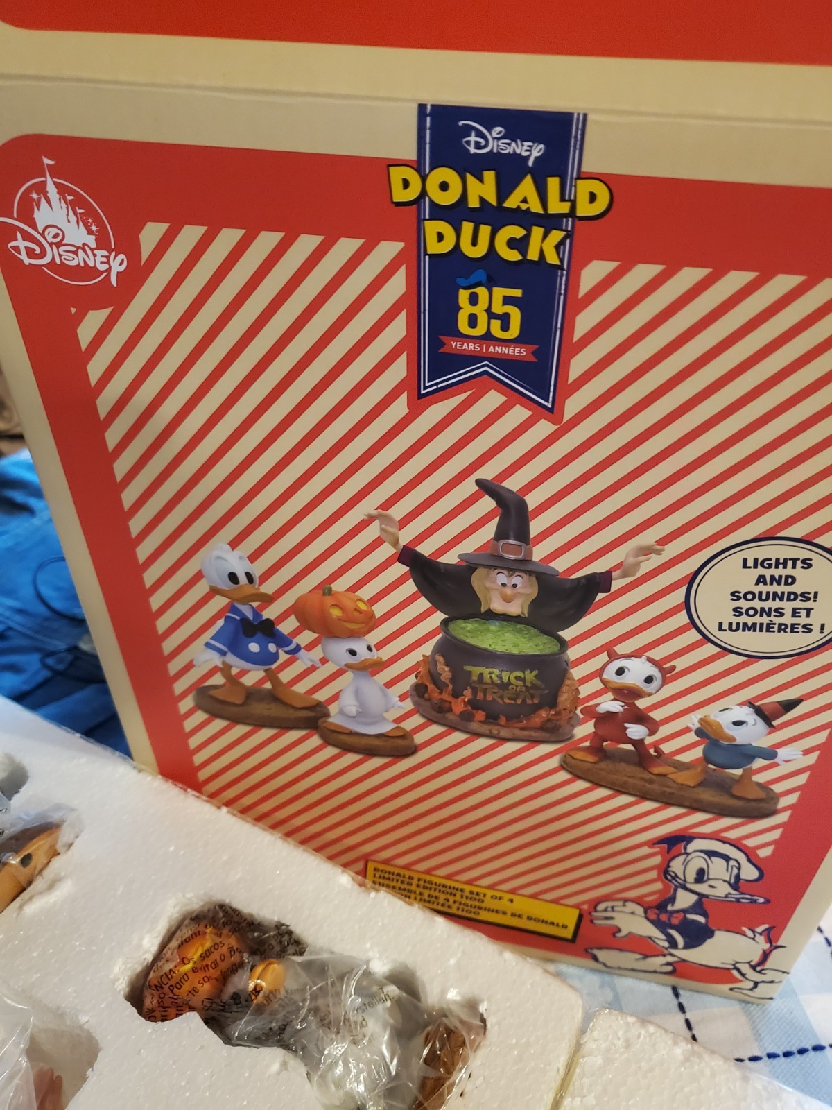 2019 Disney Donald Duck 85 Years Legacy  Trick or Treat Figurine Set LE 1100