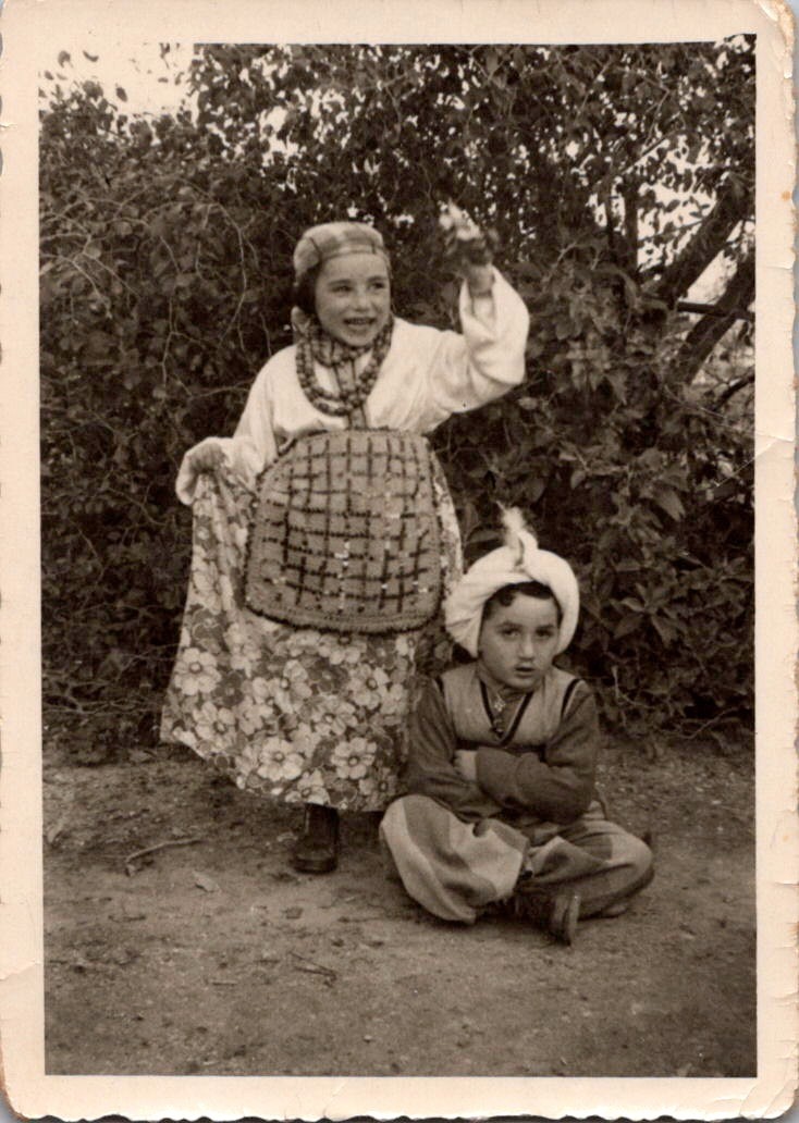 Vintage 1953 Photograph Children in Traditional Clothing Yiddish Hebrew Back