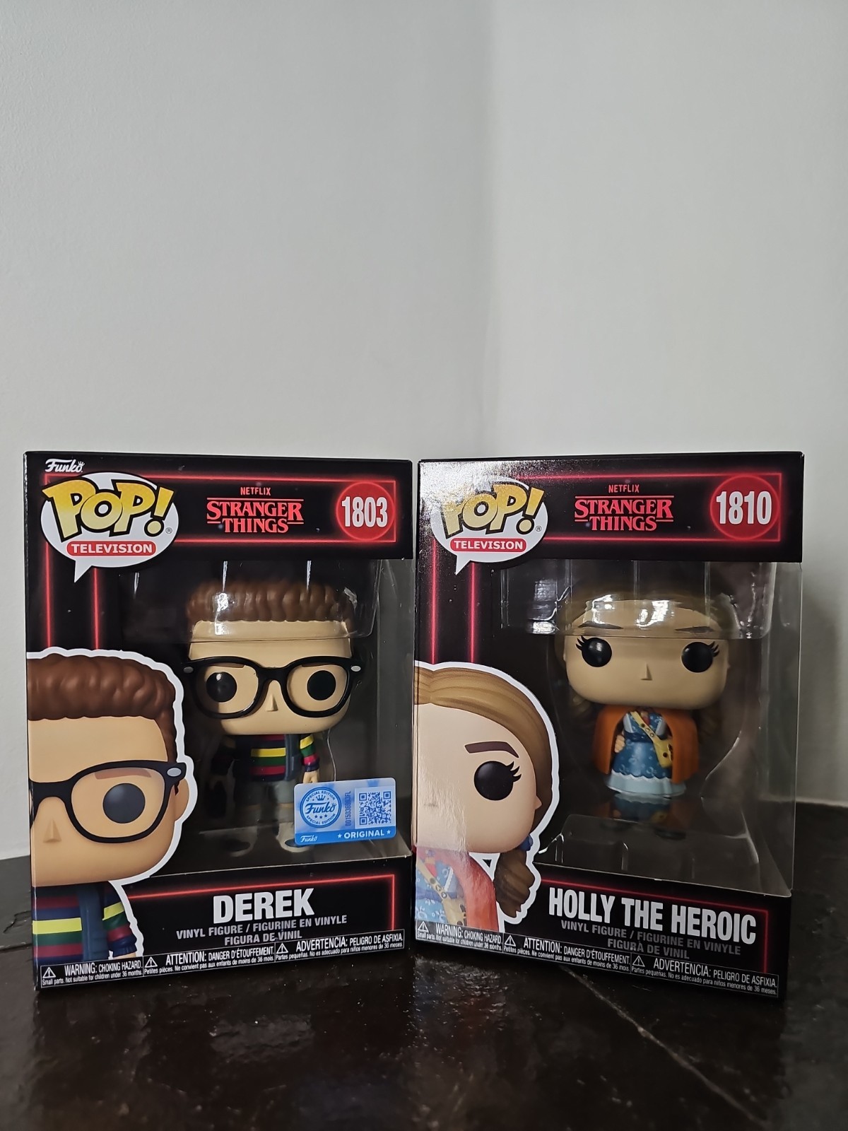 Funko Pop Stranger Things - Derek #1803 & Holly The Heroic #1810 In Protectors 
