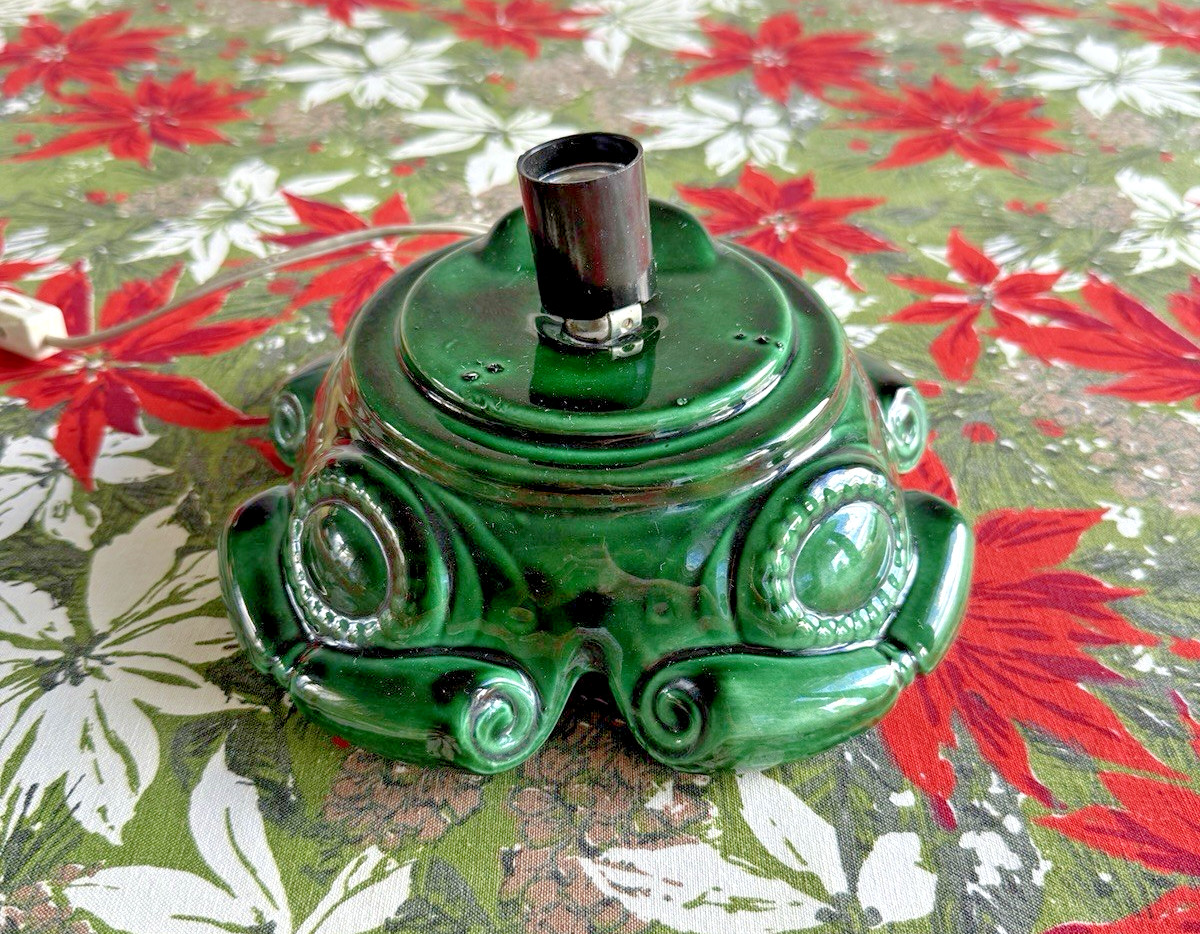 Vintage 70\'s Atlantic Mold Ceramic Glazed Tree Base