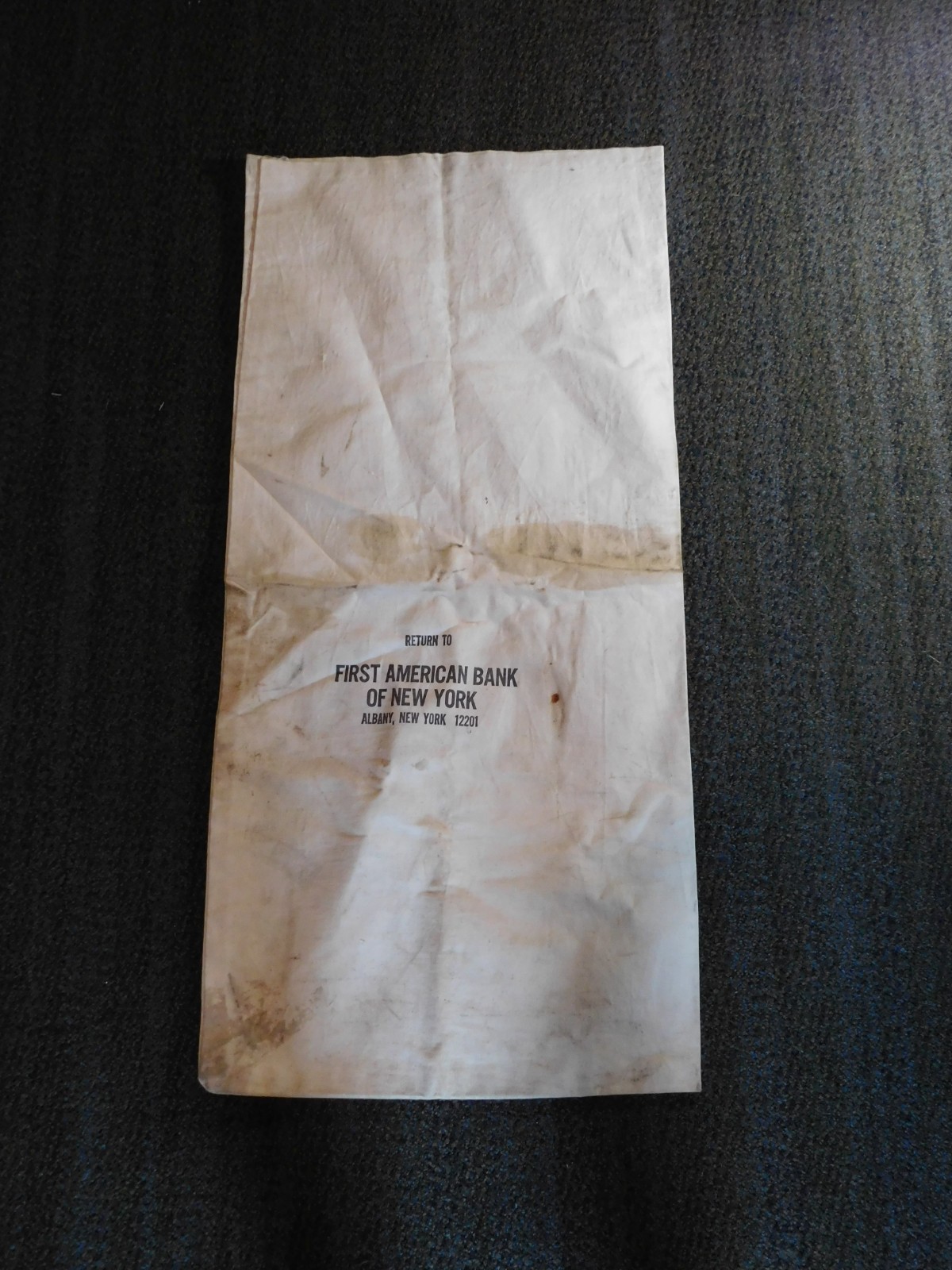 VINTAGE  LARGE BANK BAG 38