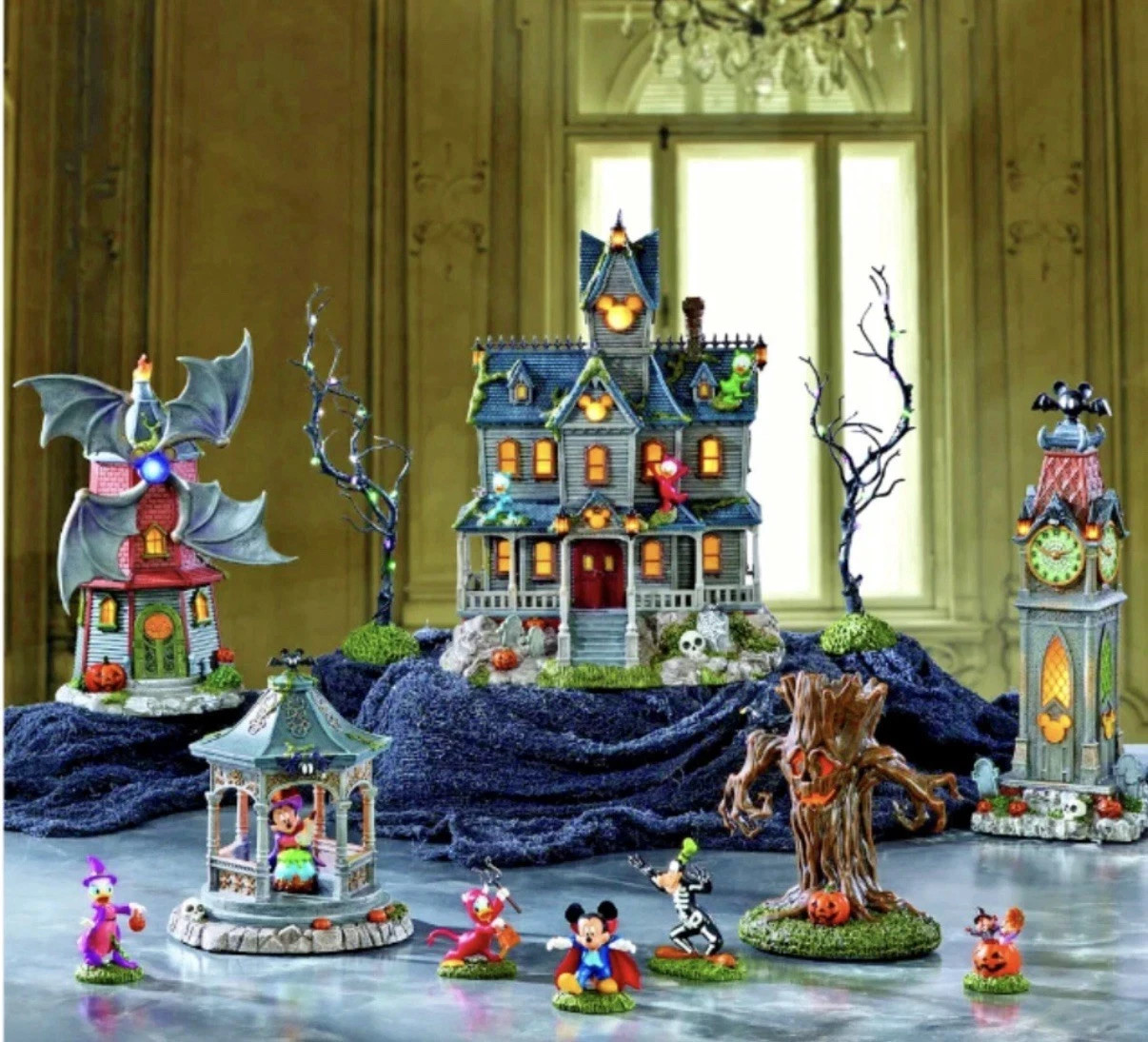 Disney Halloween Village Mickey & Friends 12-piece Set Lights & Music Collectors
