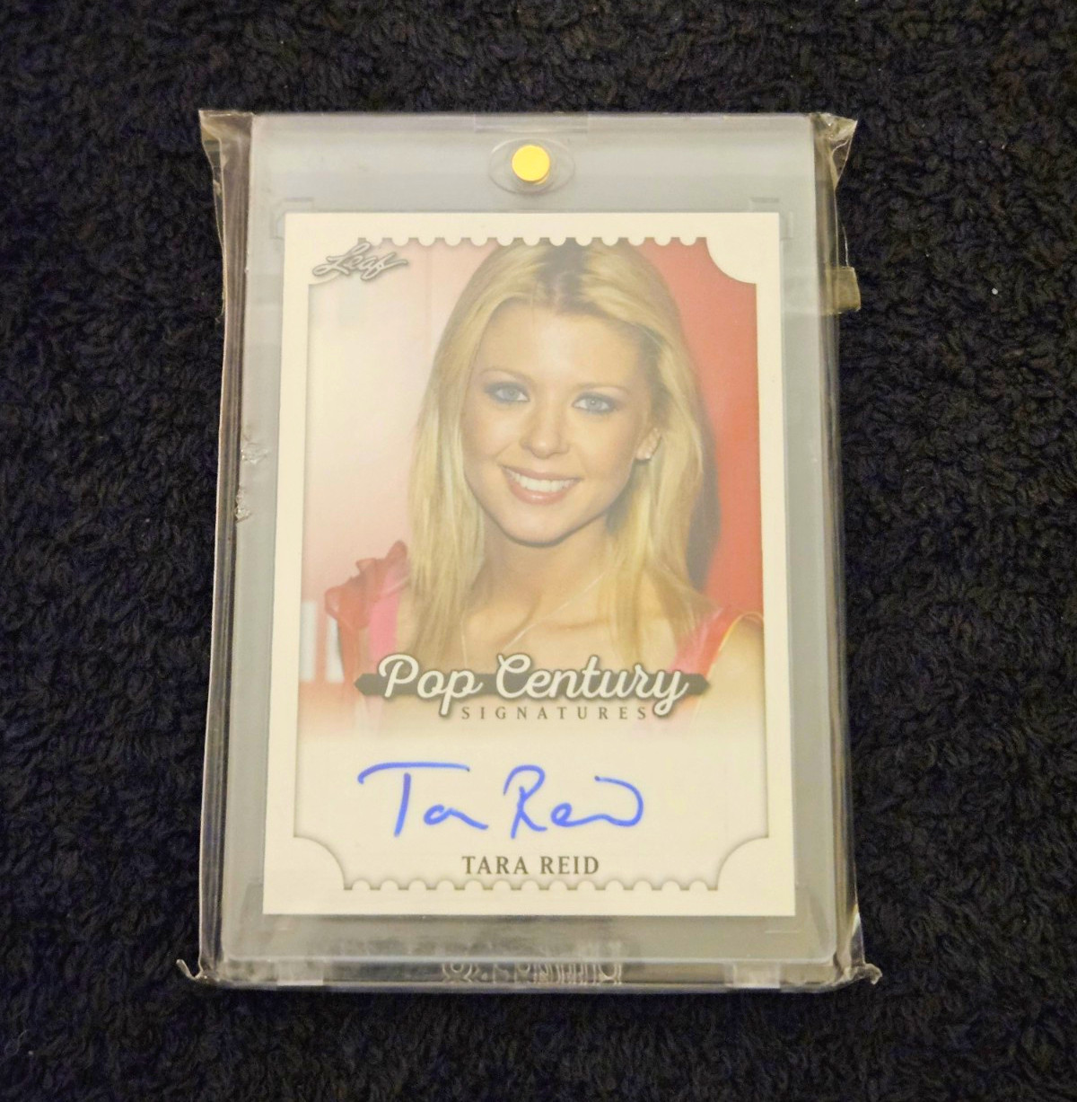 Leaf 2016 Pop Century Signatures Tara Reid Hard Signed Auto Card BA-TR1