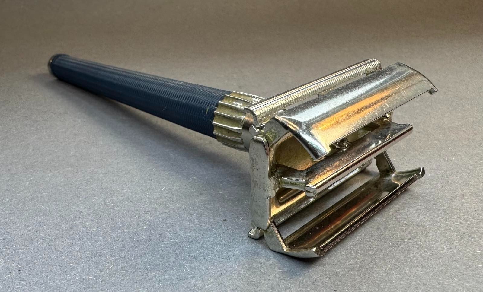 1973 Gillette Slim Twist T1 Safety Razor Blue Handle TTO Double Edge England