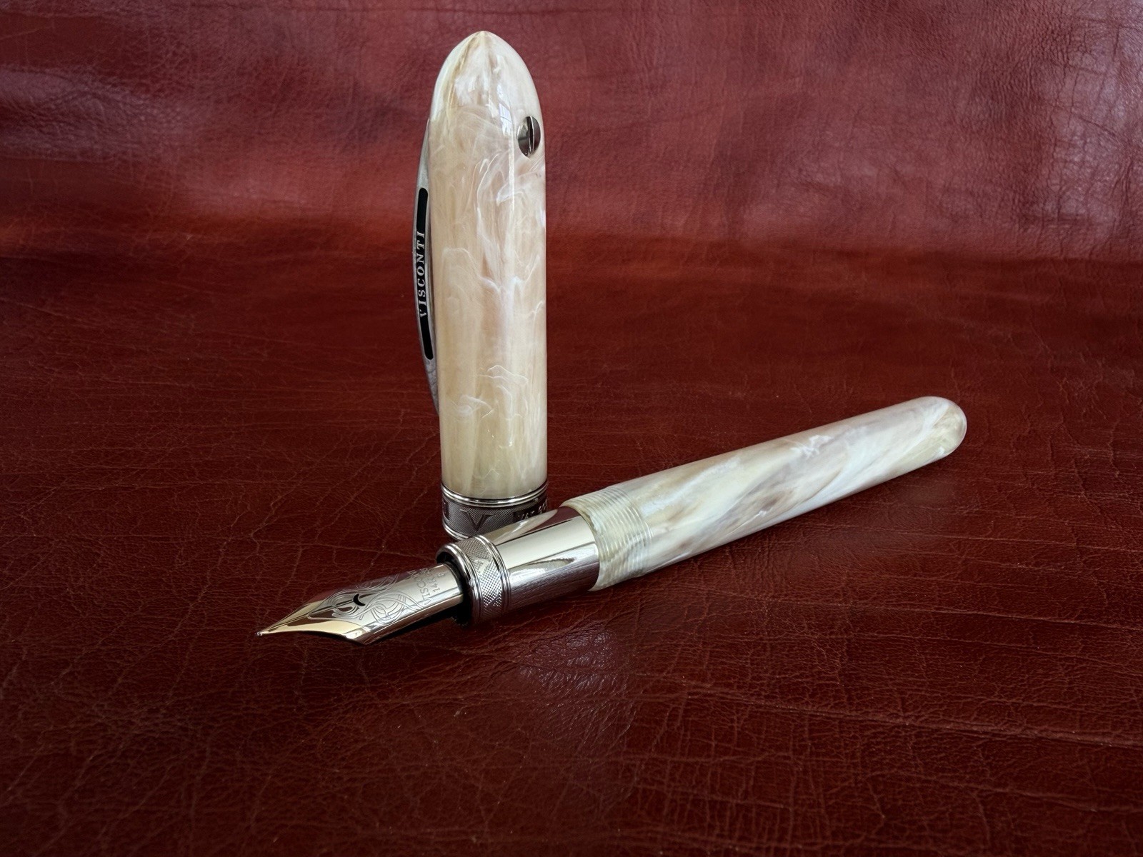 Visconti Van Gogh Maxi Vanilla fountain pen 14k Gold Fine nib