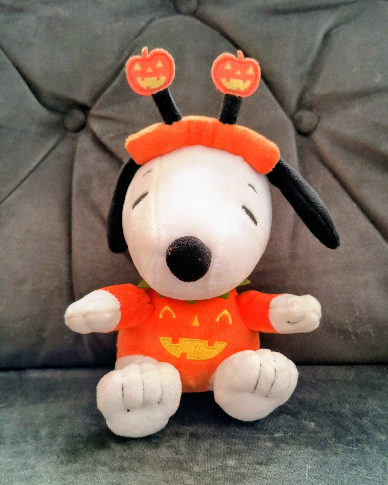 Hallmark Peanuts Halloween Snoopy  Dressed Like Pumpkin 