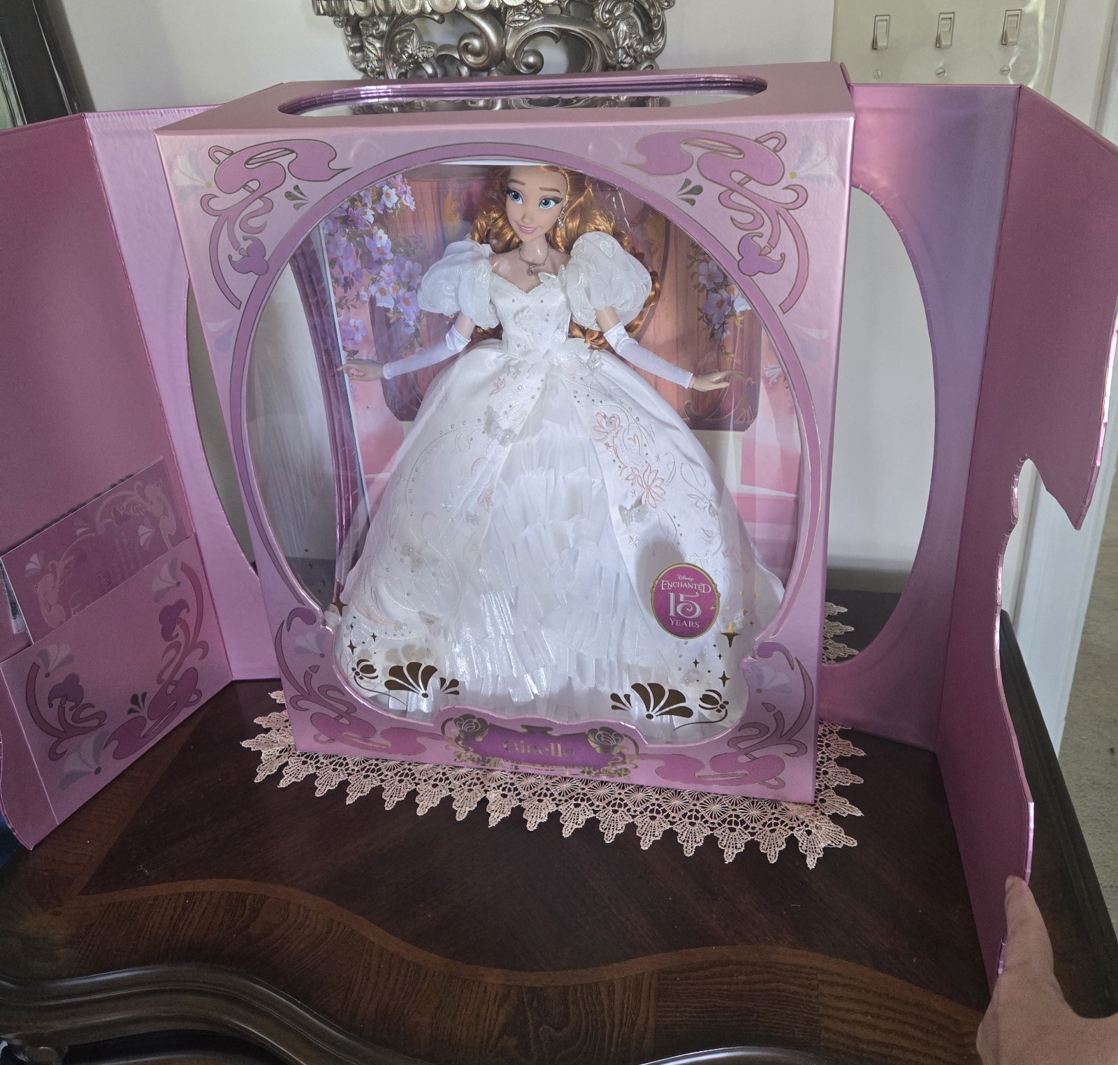 Disney Limited Edition Doll D23 Expo 2022 Enchanted Giselle 17” Wedding Doll