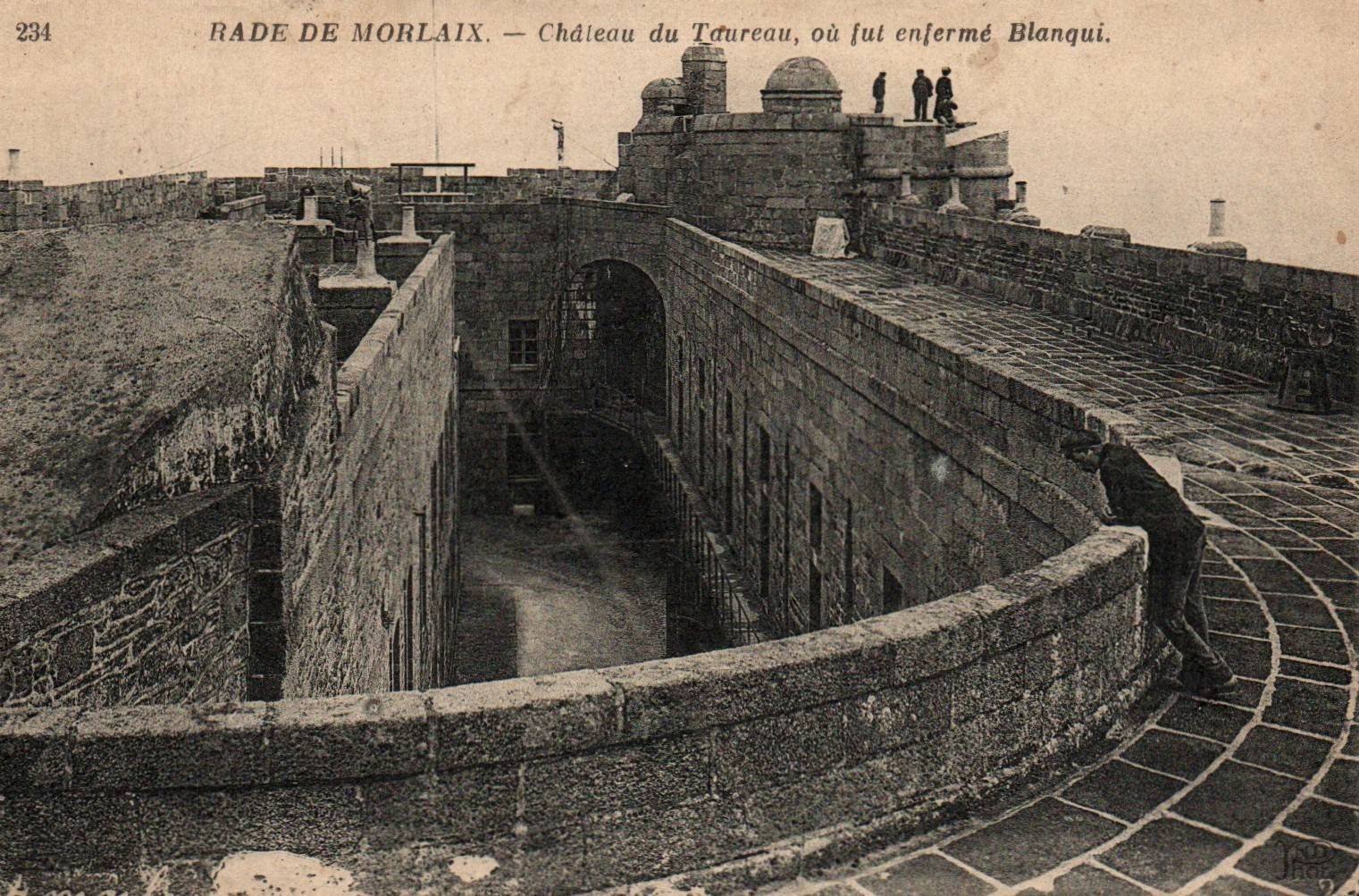 Old postcard 29 - Rade de Morlaix (Finistère) - 234. Bull Castle