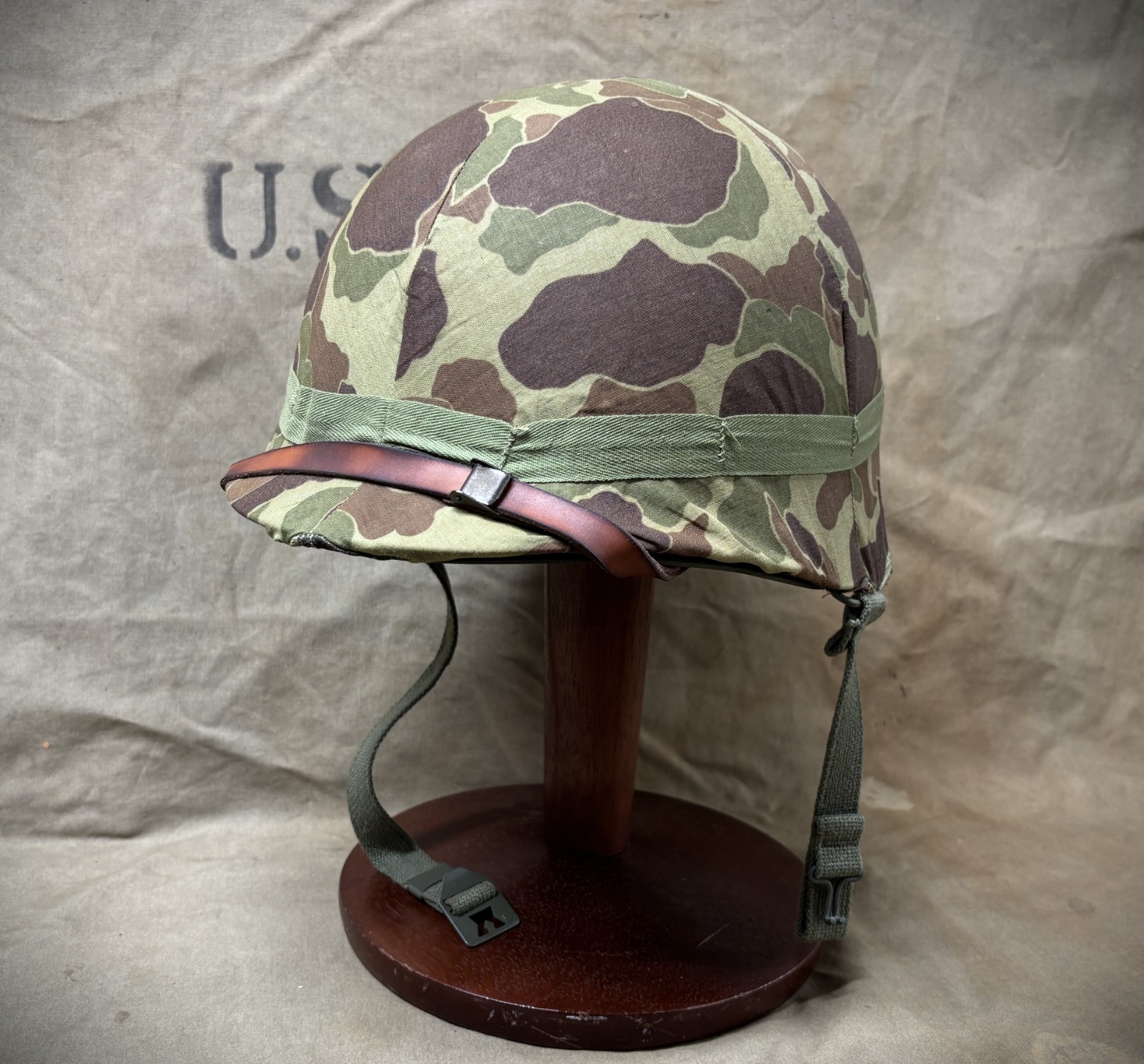 WWII USMC US MARINE CORPS COMBAT HELMET - COMPLETE - FRONT SEAM