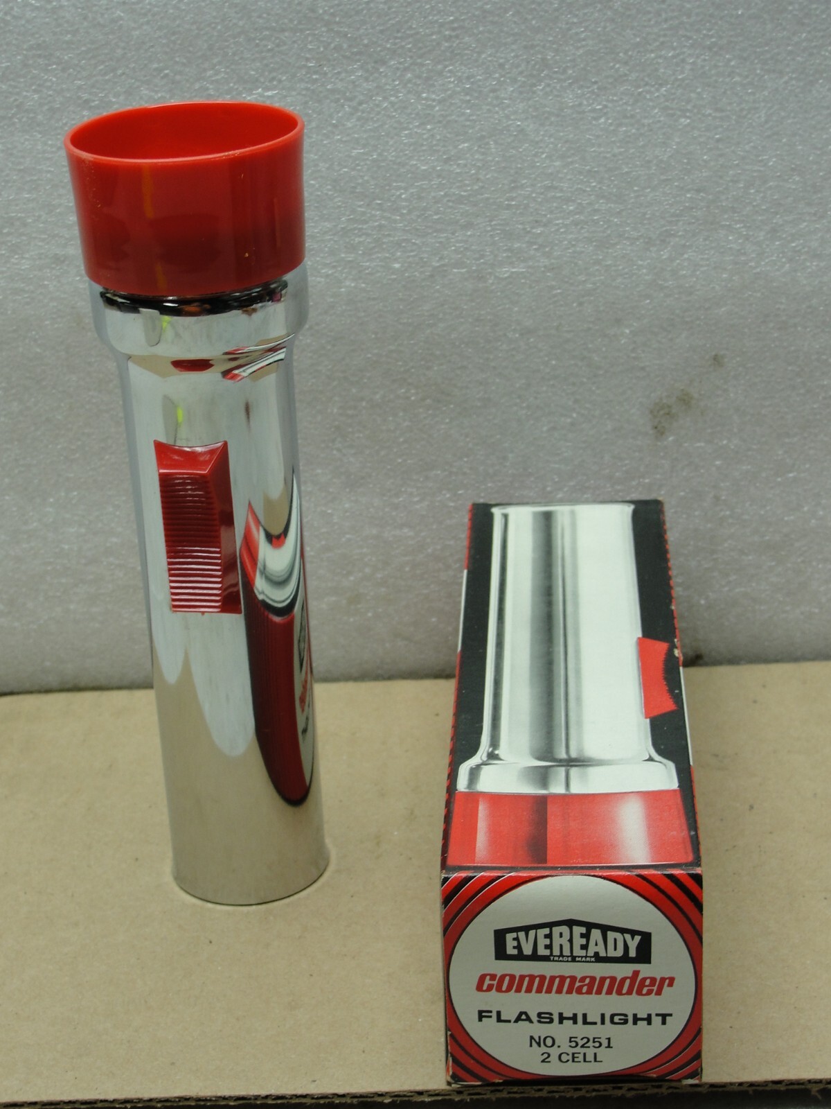 NOS Vintage Eveready Flashlight No. 5251 2 Cell Commander.