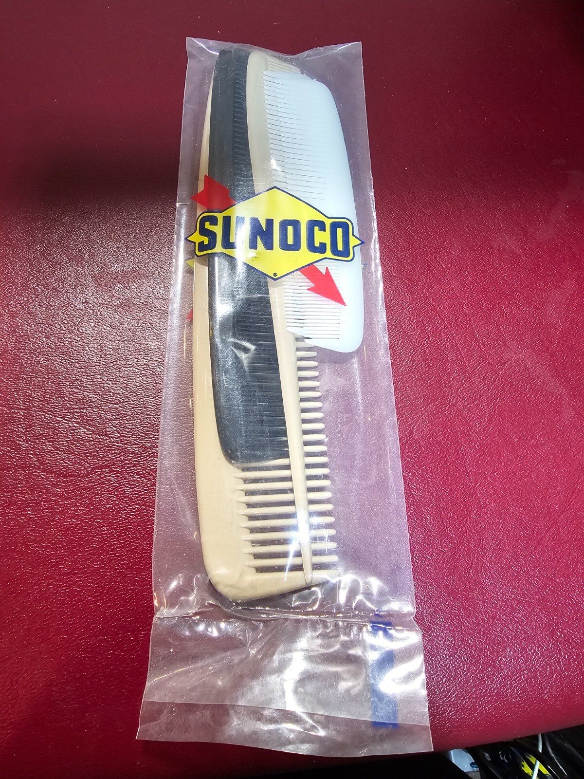 RARE *  NOS 1960S VINTAGE SUNOCO OLD UNOPENED PACKAGE OF MENS COMBS Gas Oil