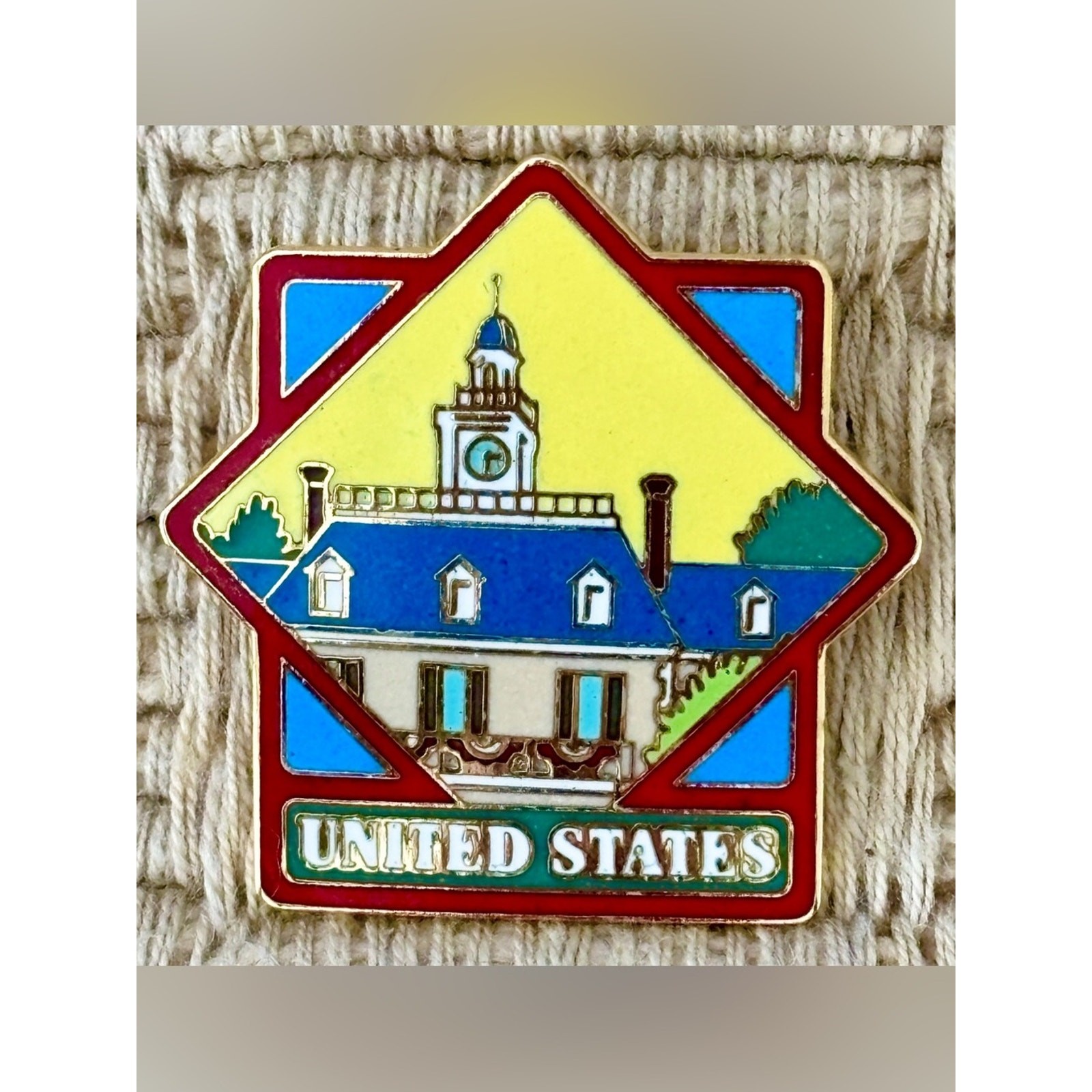 DISNEY 1999 *Rare* WDW Epcot World Showcase USA American Adventure Pavilion Pin