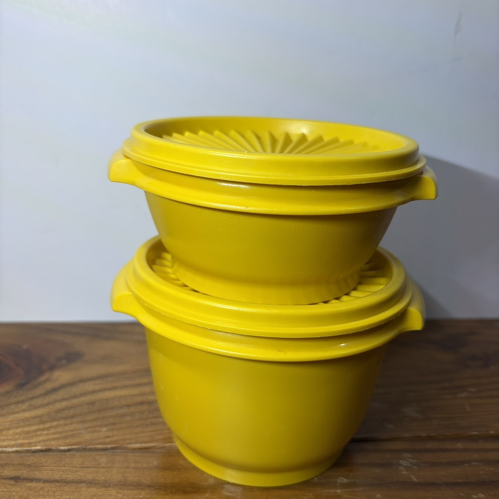 Vintage Tupperware yellow Set of 2  - 886-36 and 1323-15