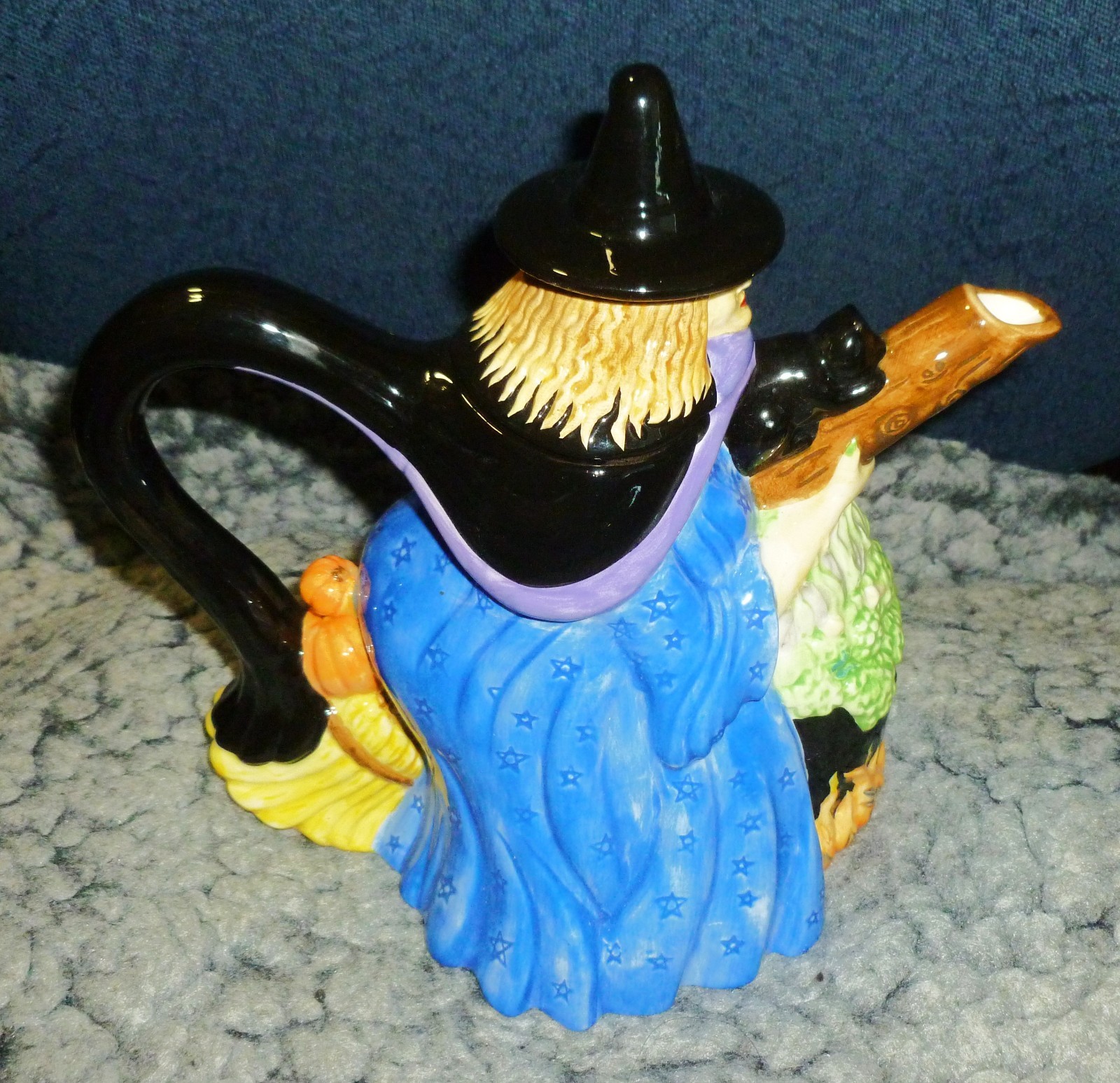 NEW Inspirado HALLOWEEN WITCH TEAPOT Broomstick, Hot Cauldron, Stars, Pumpkins