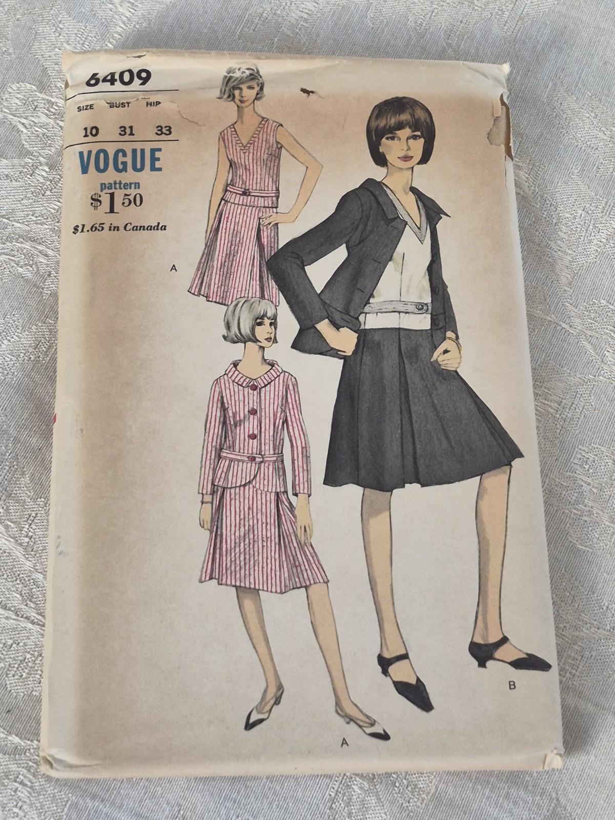 VTG 1960s Vogue 6409 Mod Skirt Suit Jacket Blouse Pattern Size 10 Bust 31 UNCUT