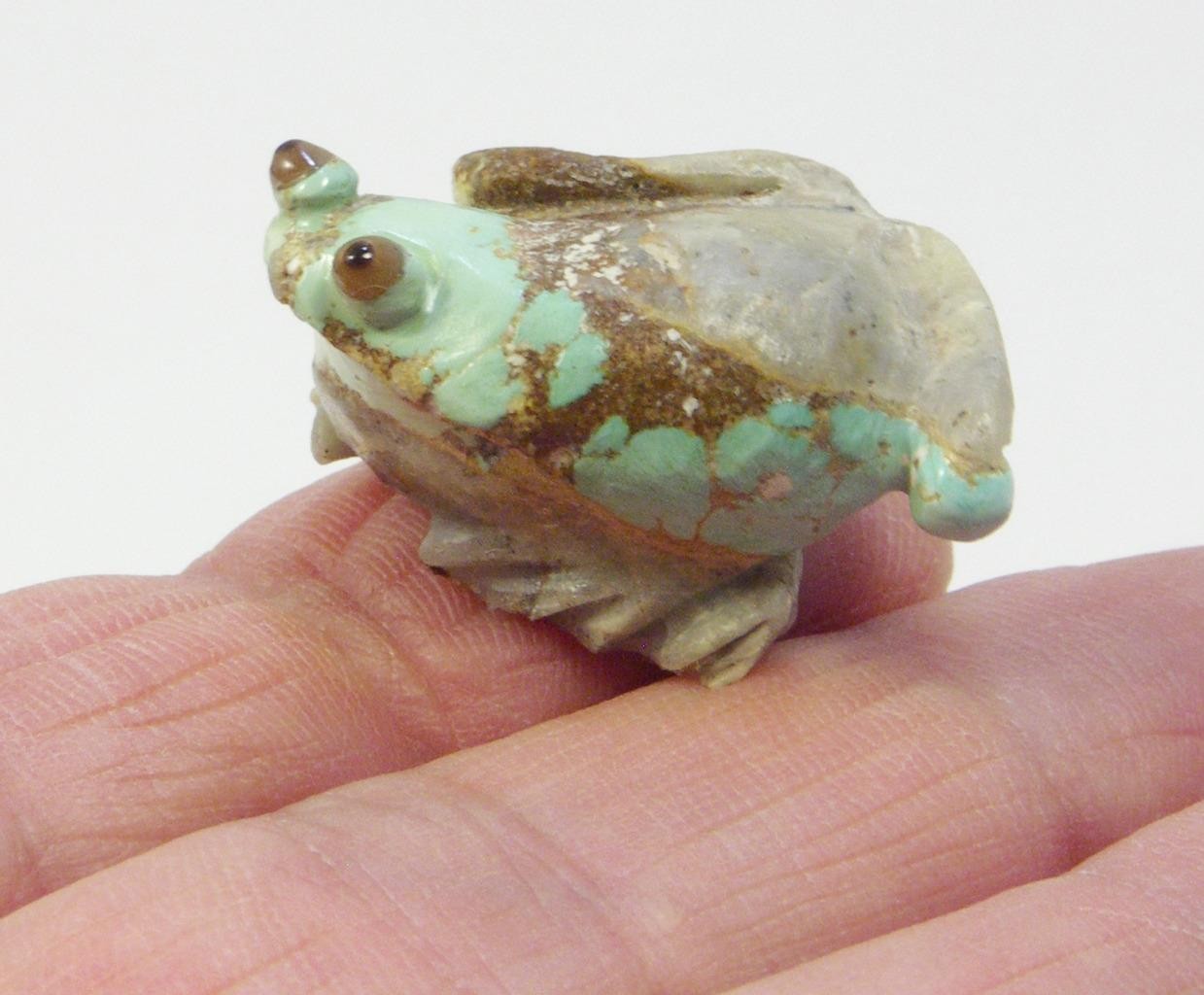 Mini Turquoise FROG Fetish stone Carving by RICKY LAAHTY, Zuni Native American