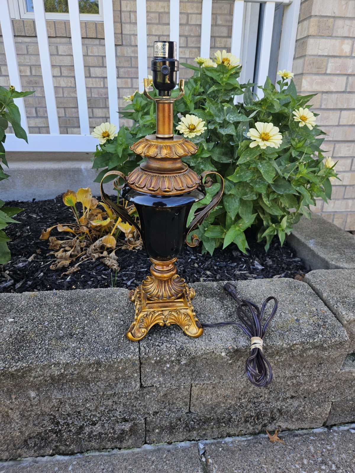 Vintage Mid Century Hollywood Regency Chalkware Urn Lamp Black Gold Neoclassical