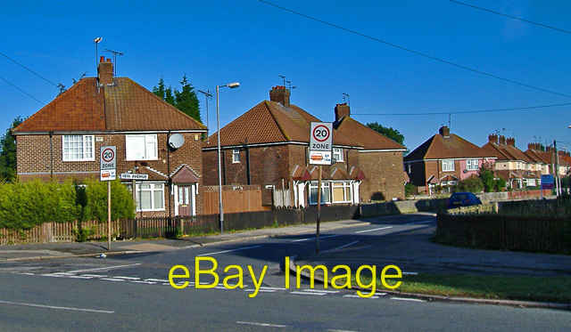 Photo 6x4 19th Avenue, Hull Inglemire Seen from its junction with Endike  c2007