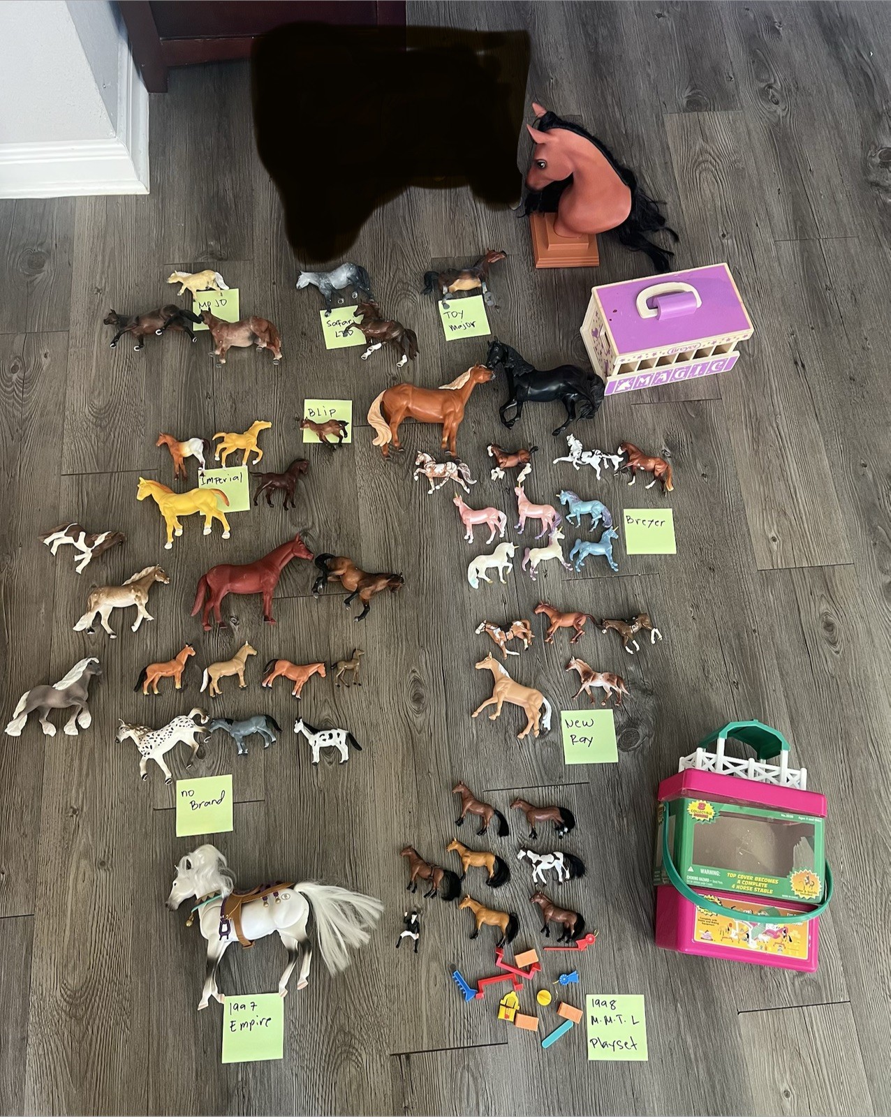 Toy Horse Figure Lot Breyer Safari Imperial Mojo New Ray MMTL Vintage & Modern