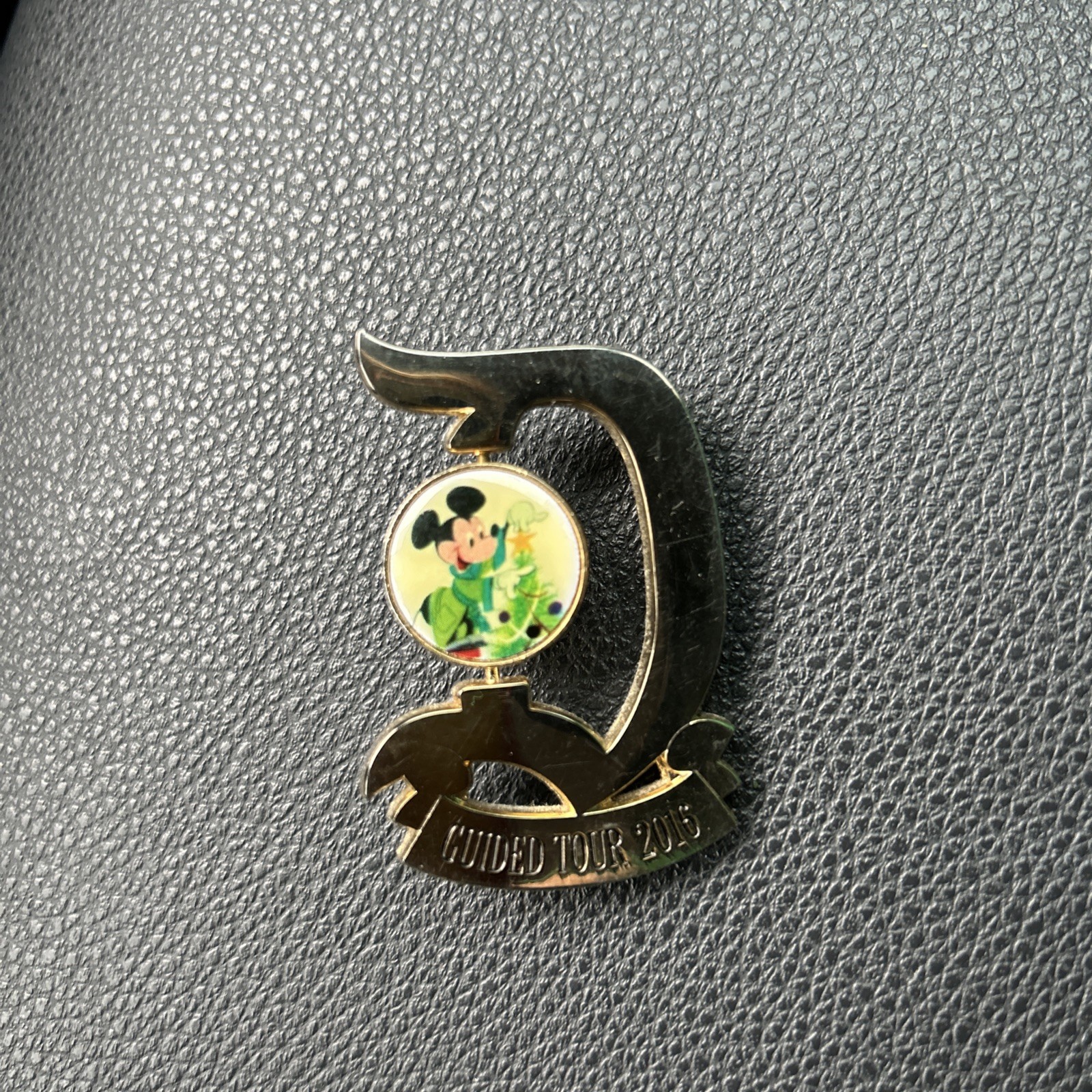 DLR Holiday Time at Disneyland 2016 Guided Tour D Spinner Pin Exclusive