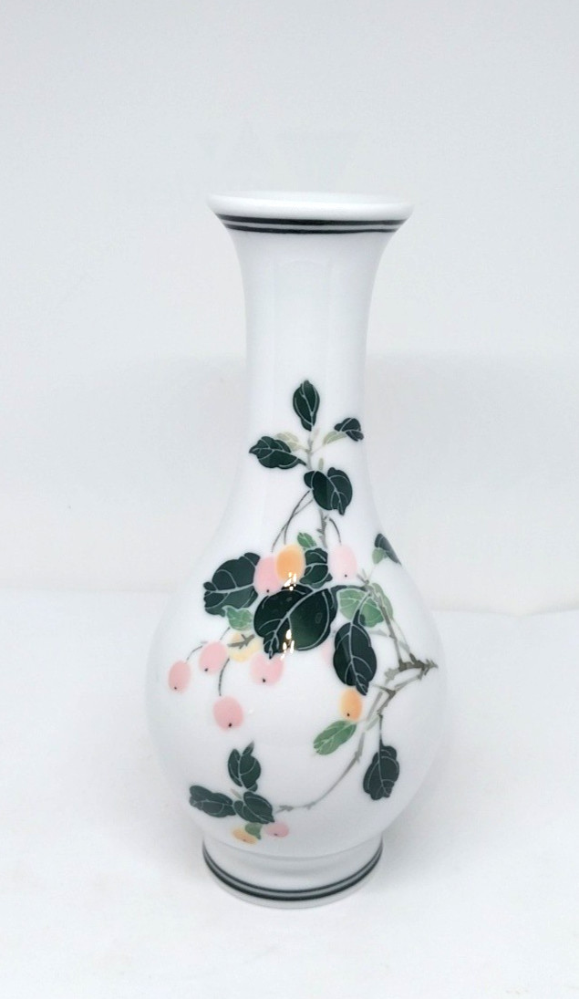 Liling China Vintage Fine Porcelain Bud Vase White Hand Painted Floral 8 inch