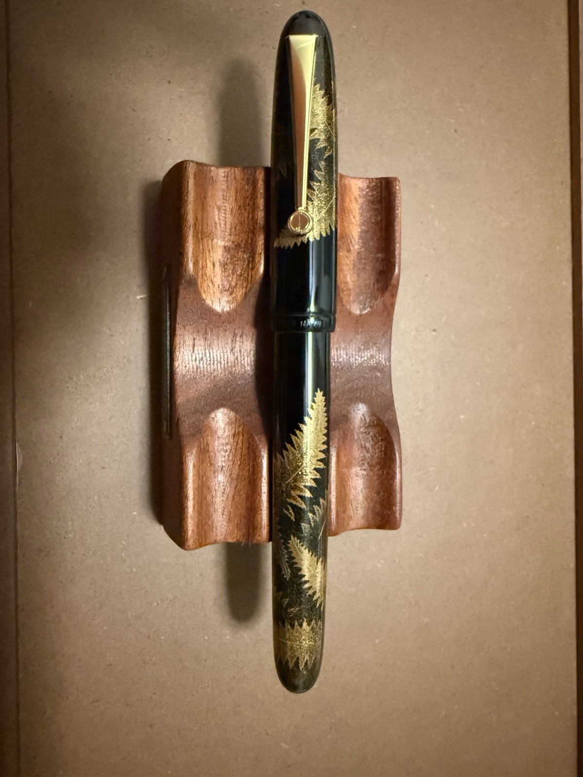 Dunhill Namiki Urajiro Fern Maki-e Fountain Pen – 18K Gold Nib