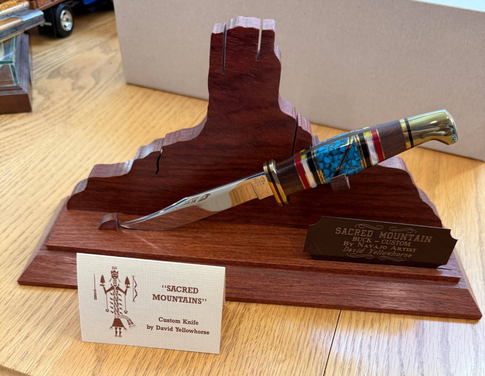 RARE BUCK DAVID YELLOWHORSE SACRED MOUNTAIN 102 KNIFE NEVER USED   TS