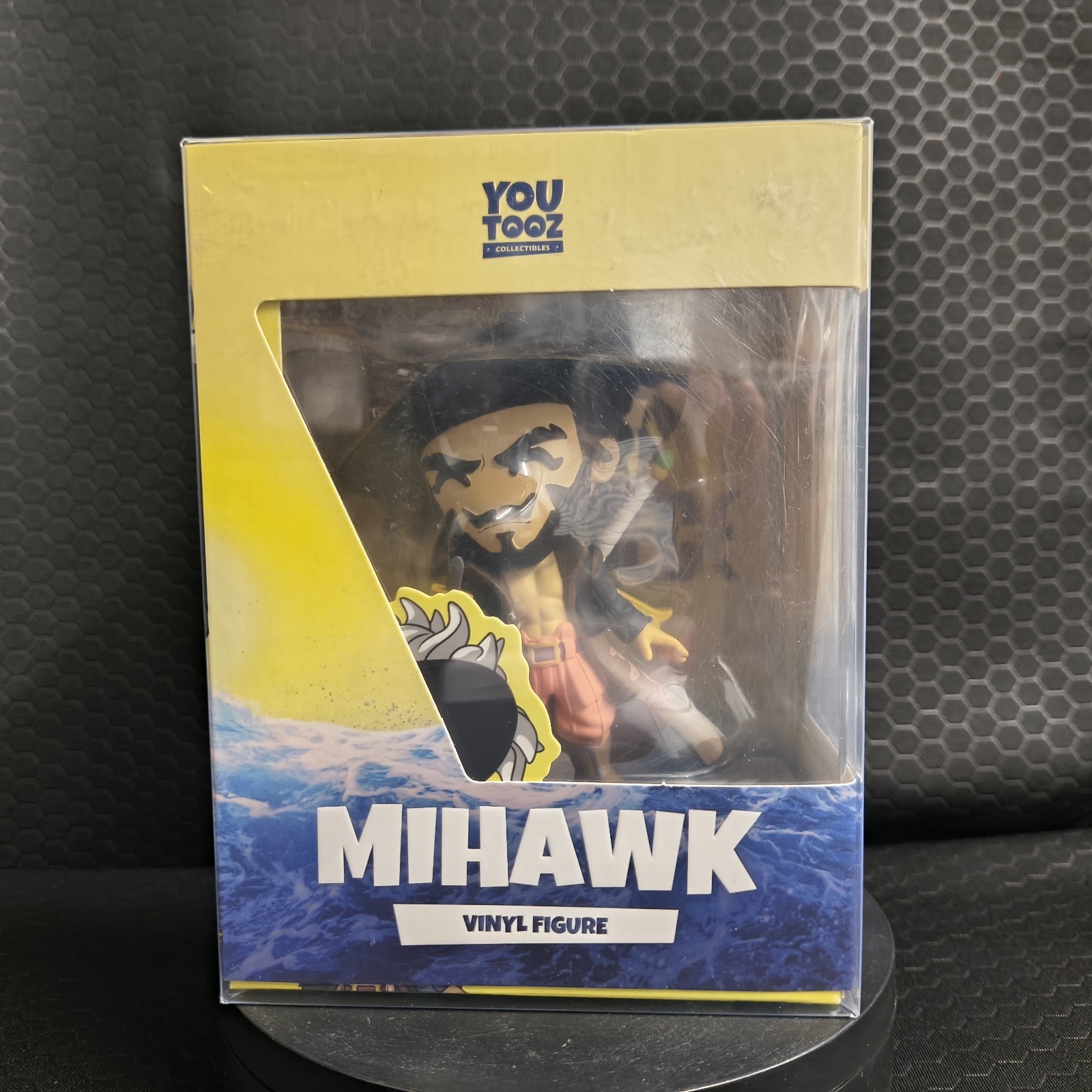 Youtooz Television Netflix One Piece Mihawk with Protector