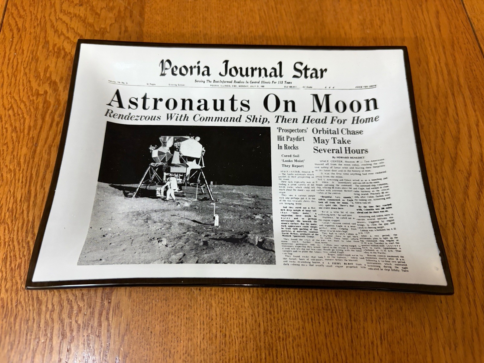 VINTAGE 1969 ASTRONAUTS ON MOON PEORIA JOURNAL STAR GLASS DISH ASHTRAY 