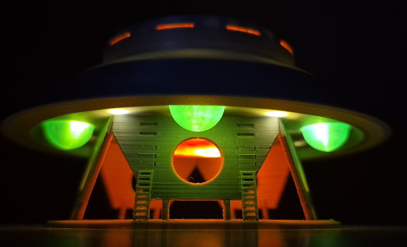 The Invaders UFO/Flying Saucer - Small - Landed With Stand & Lights