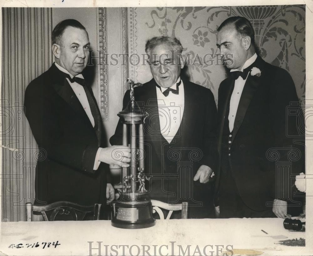1933 Press Photo Coach A.A. Stagg honored with the American Educational Award