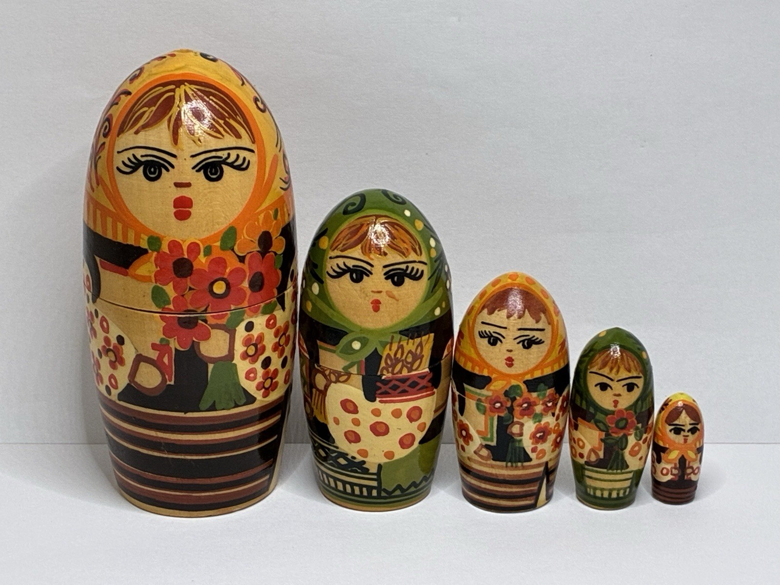 Russian Hand Painted Matryoshka Nesting Dolls Set (5) Vintage Wooden Floral Art