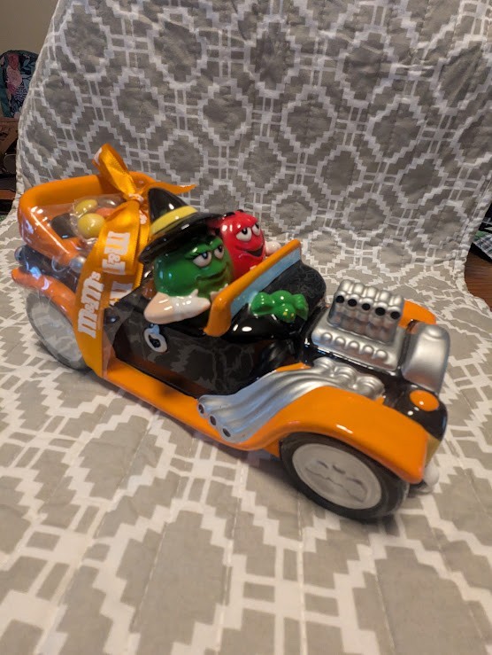 M&M’s Halloween Hot Rod Candy Gift Car – Red & Green Characters – Ceramic with O