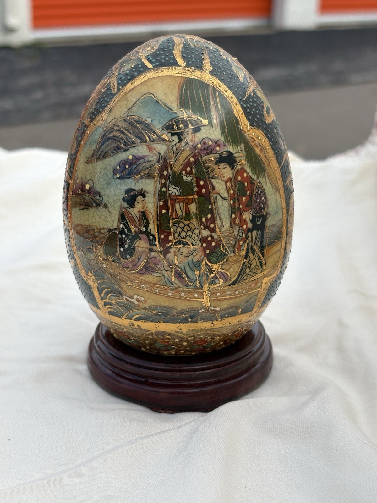 VINTAGE JAPANESE HAND-PAINTED GEISHA SATSUMA PORCELAIN EGG w/GOLD GILT 6” SALE