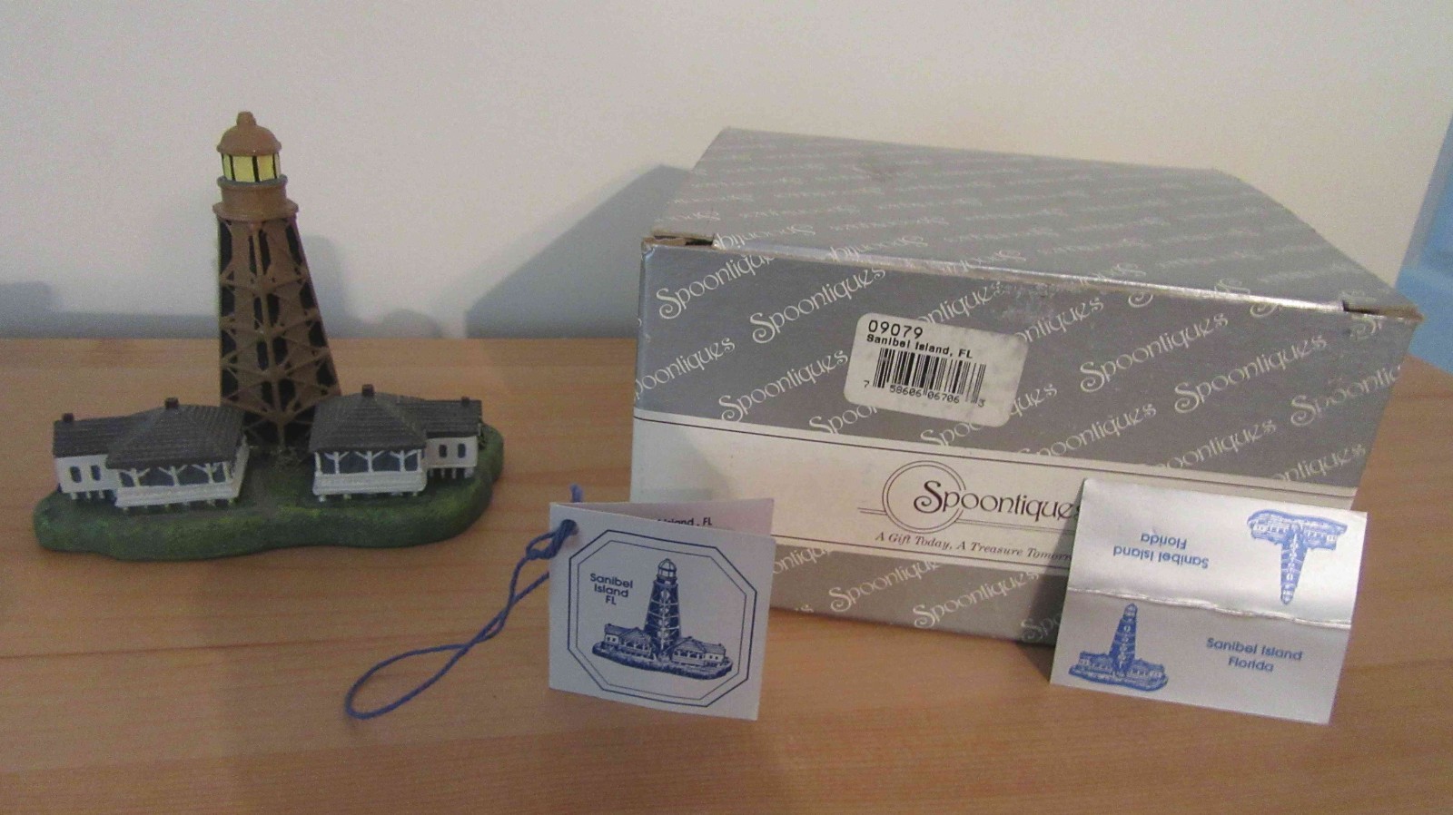 Lighthouse By Spoontiques SP9079 – Sanibel Island, FL  (Box/Tent/Tag)