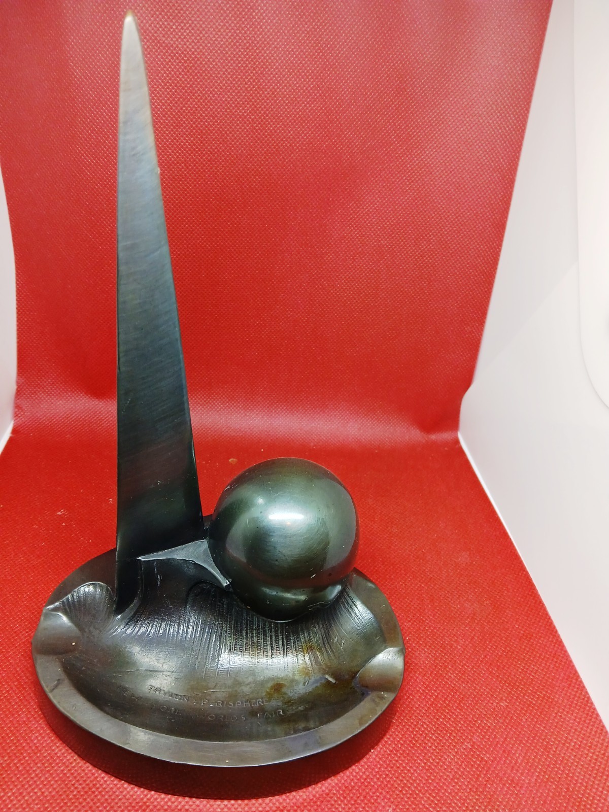 Vintage 1939 New York World\'s Fair Trylon & Perisphere Souvenir Metal Ashtray