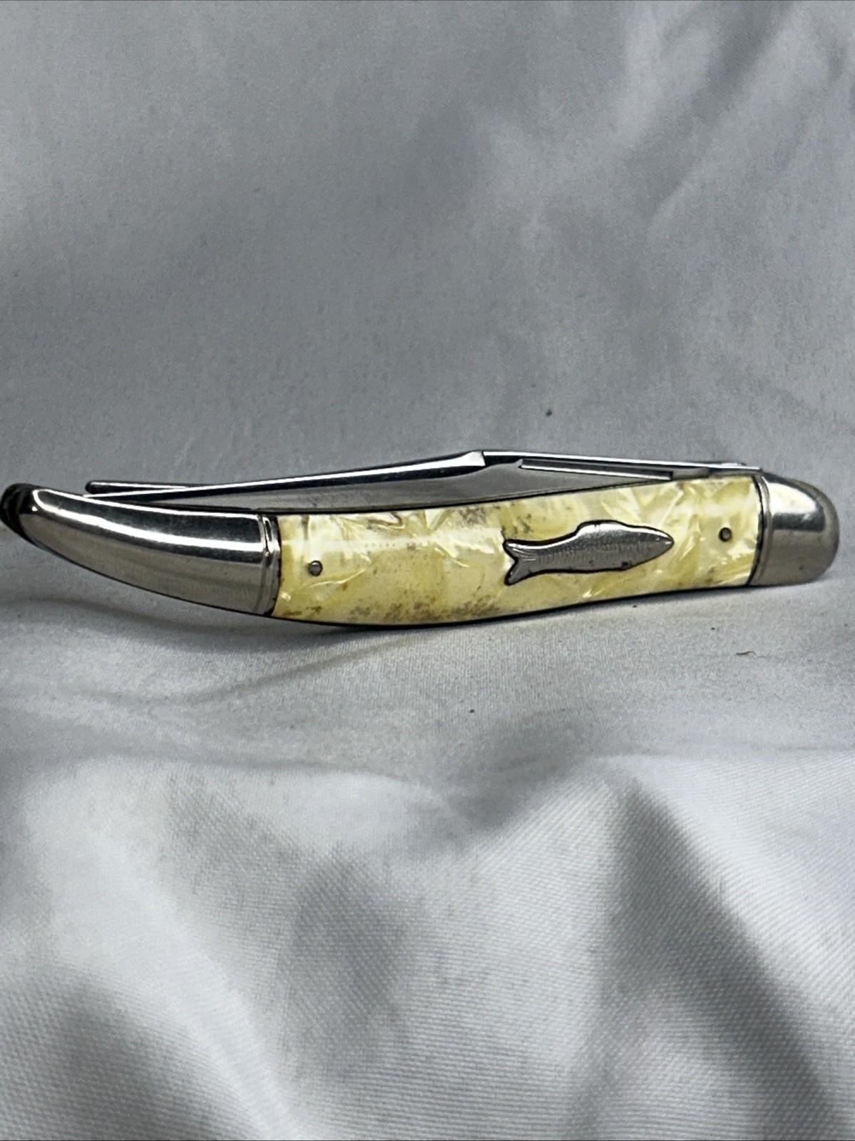 VINTAGE 1956-1988 IMPERIAL PEARL FLY FISHING POCKET KNIFE MADE IN USA Nice knife