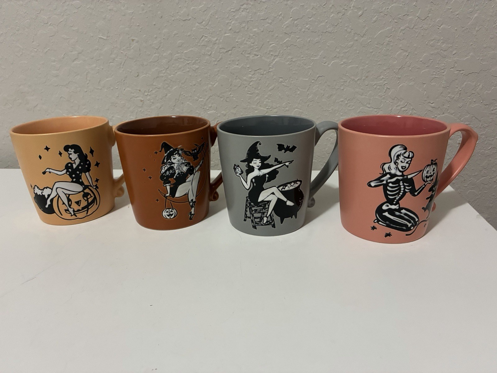 spectrum designz mugs, set of 4, happen pinup girls, vintage look. Brand new