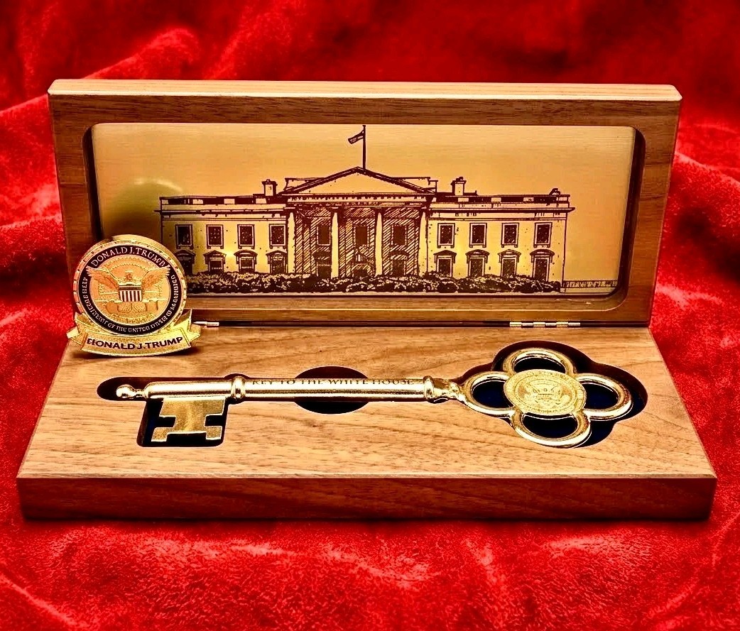 Rare Authentic President Donald Trump VIP White House Key & Challenge Coin MINT