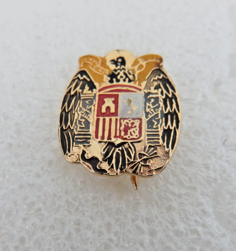 Vintage Spain Coat of Arms Hat Lapel Pin Badge