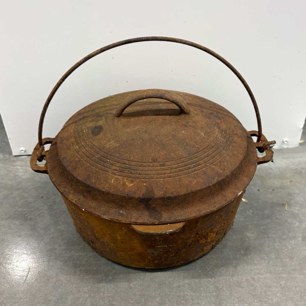 1924-35 Wagner Ware Sydney O Cast Iron Dutch Oven 5 Qt w/Lid,BailHandle trivet