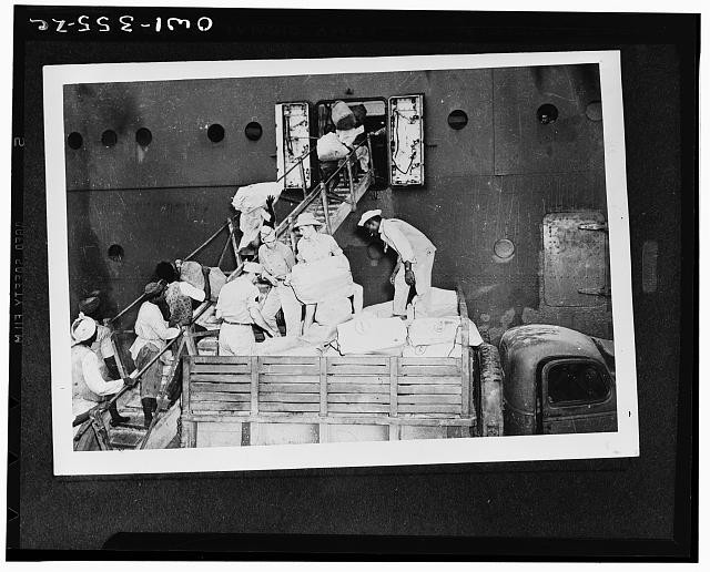 Photo:India 1942 Soldiers Loading Christmas Gifts Onto Transport Ship