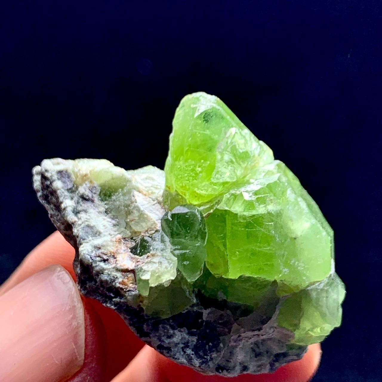 124 CT Terminated Natural Peridot Crystals Bunch SpecimenFrom Pakistan
