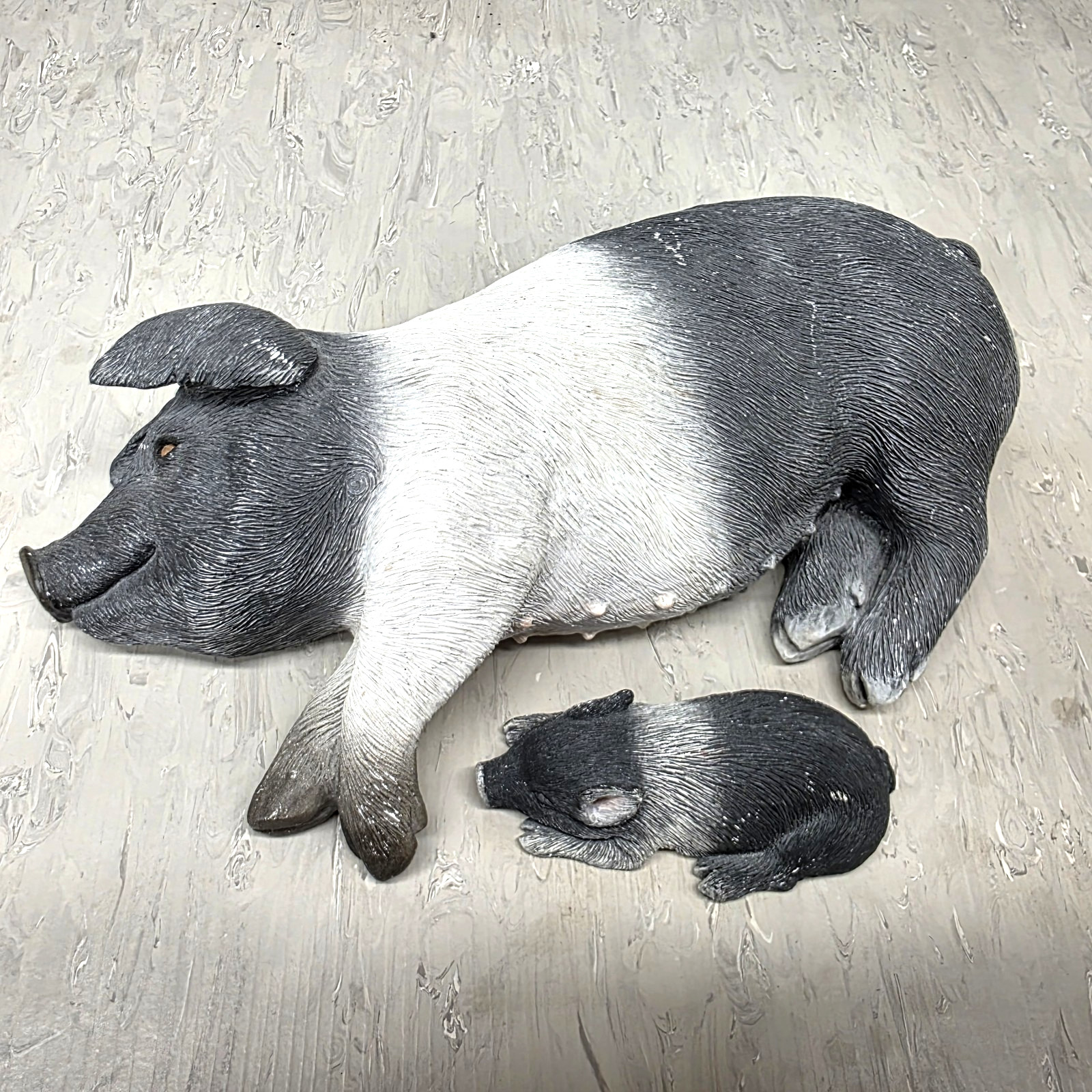 Vintage Sandicast Hampshire Pig & Lil\' Snoozers Piglet Figurines by Sandra Brue