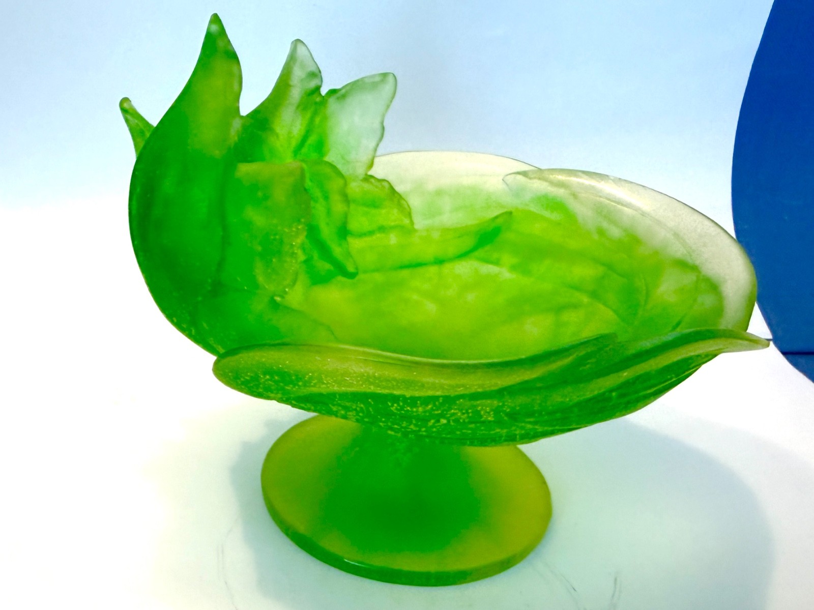 DAUM  PATE DE VERRE  LIME GREEN MEDIUM  BOWL / DISH WITH FLOWERS MINT  CONDITION