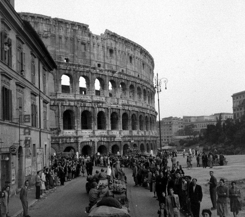 WW2 Photo WWII Allied Forces Reach Colosseum Rome Italy 1944 World War Two/1425A