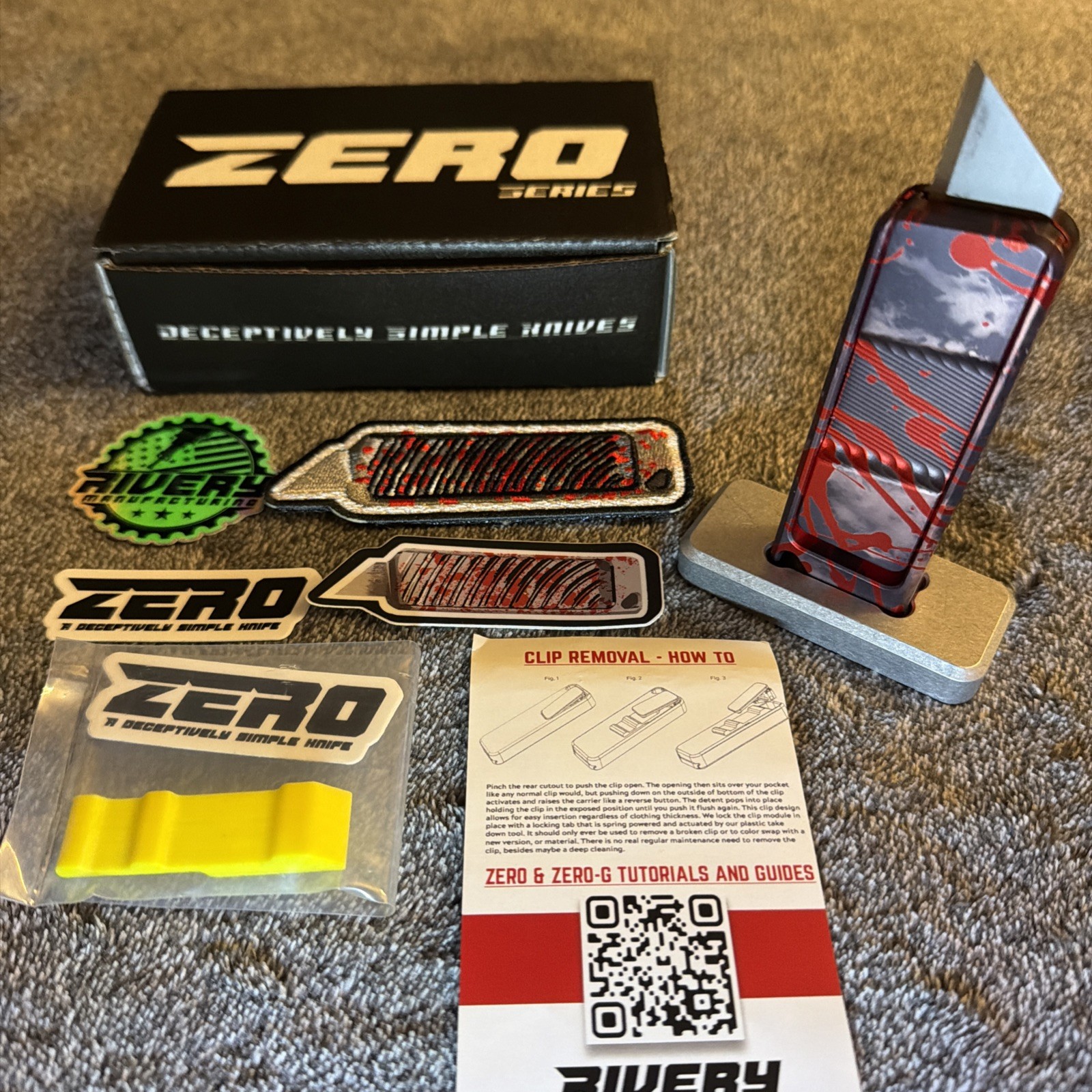 Rivery MFG Zero-G BLOOD SPLATTER EDC Knife Smooth Operator With Display Stand