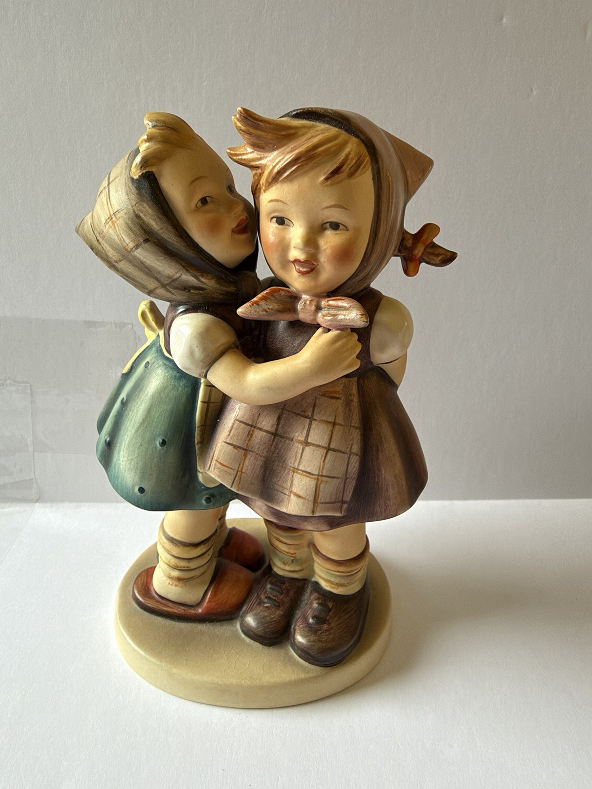 M.I. Hummel Goebel Telling Her Secret Figurine HUM 196/0Excellent Condition 1948