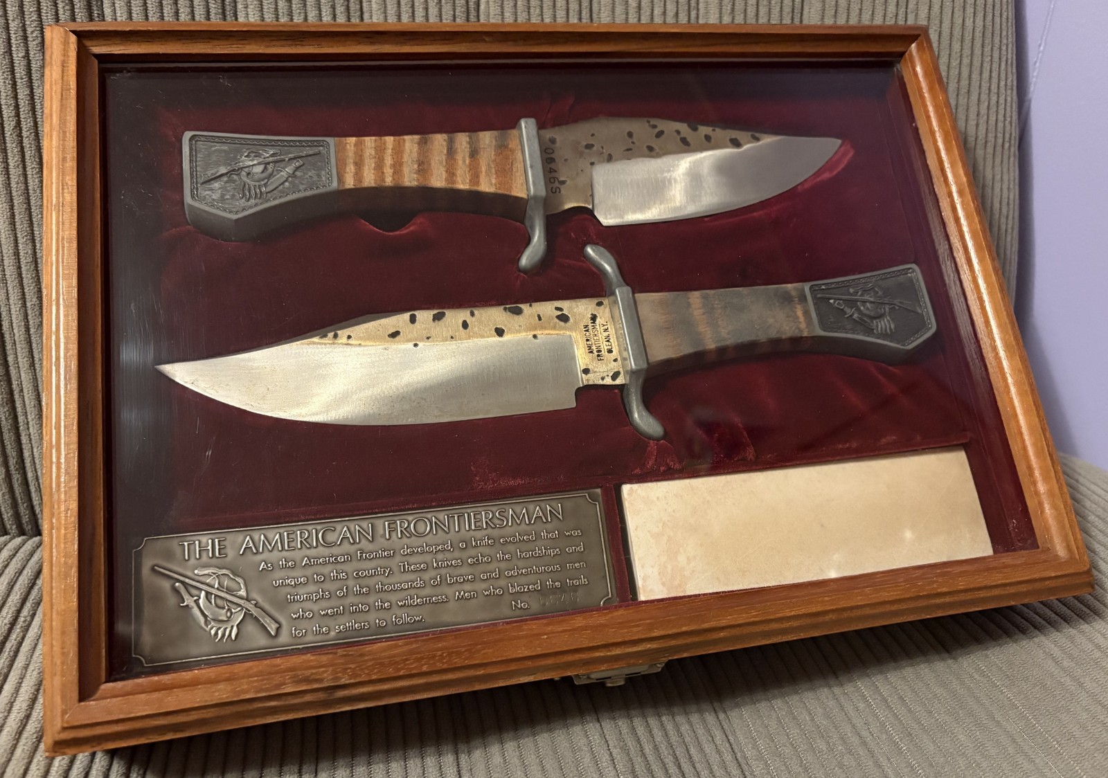 VTG CUTCO American Frontiersman Collectible Two-Knife Set In Wooden Display Case