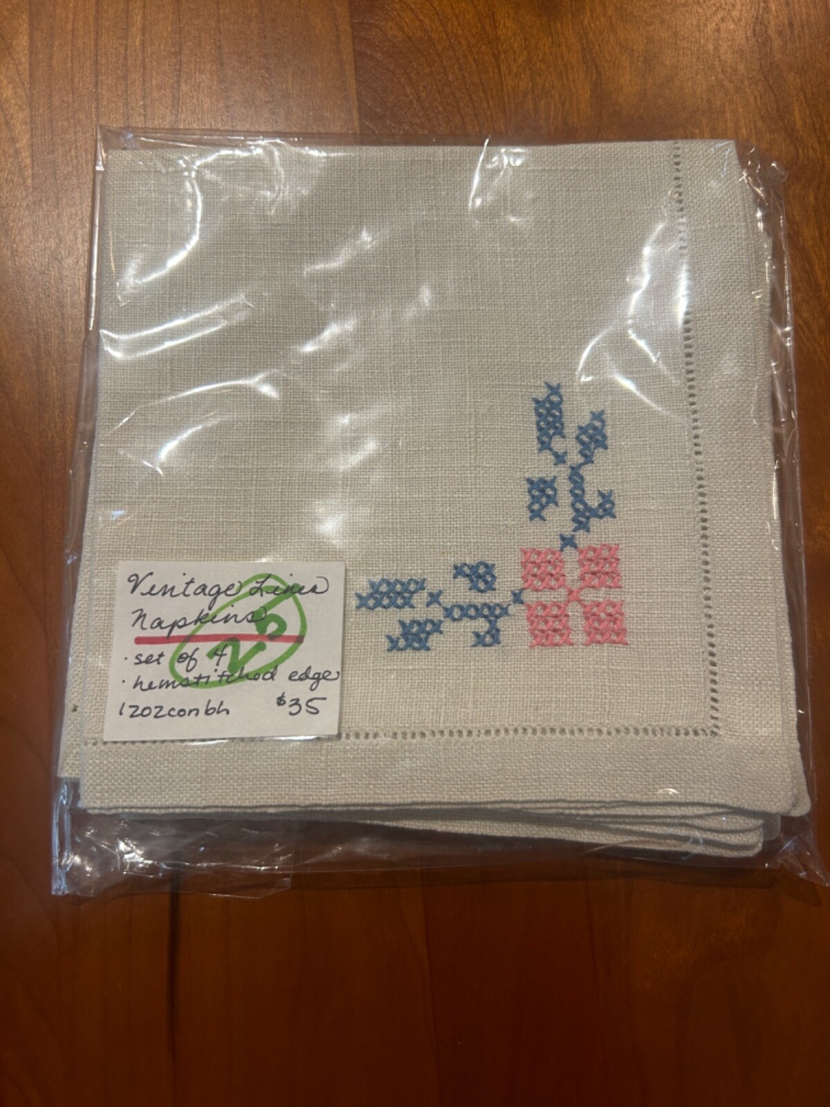 CUTE 4 Vintage Linen Napkins Hem Stitched Edge